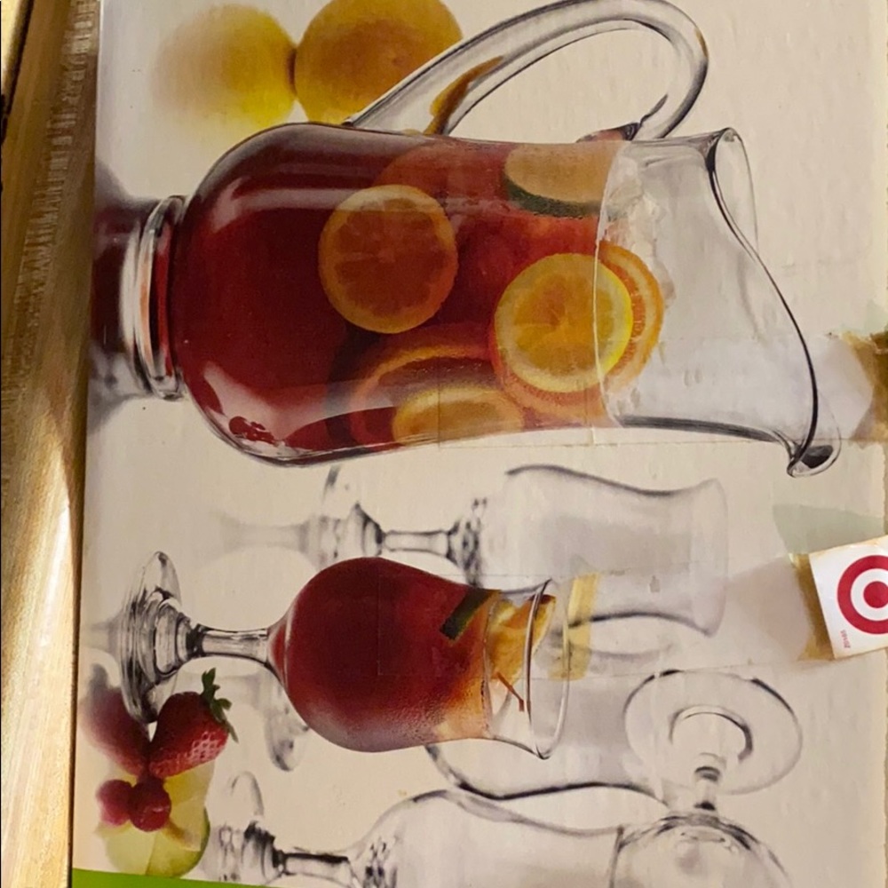 8 pc Glassware Set new never used in Box!